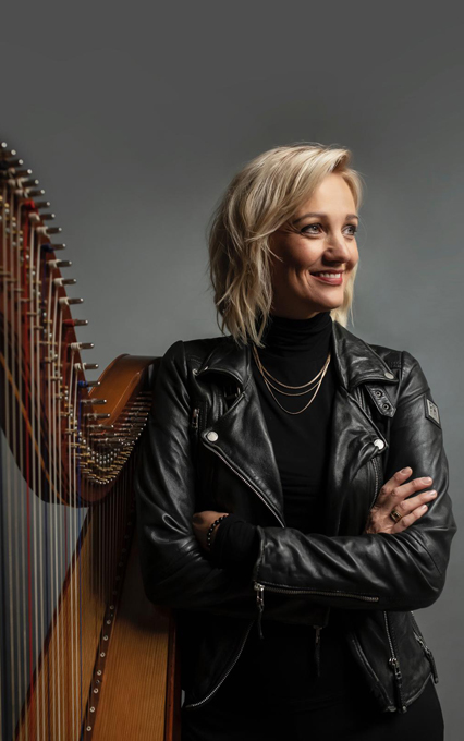 Unterlercher Katrin mit Ihrer Petutschnigg Harfe