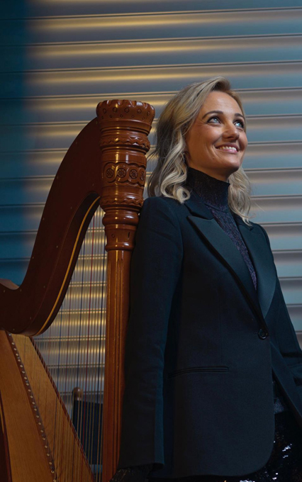 Unterlercher Katrin mit Ihrer Petutschnigg Harfe